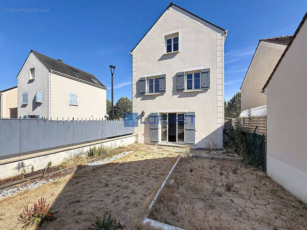 Maison à SAINT-PIERRE-DU-PERRAY