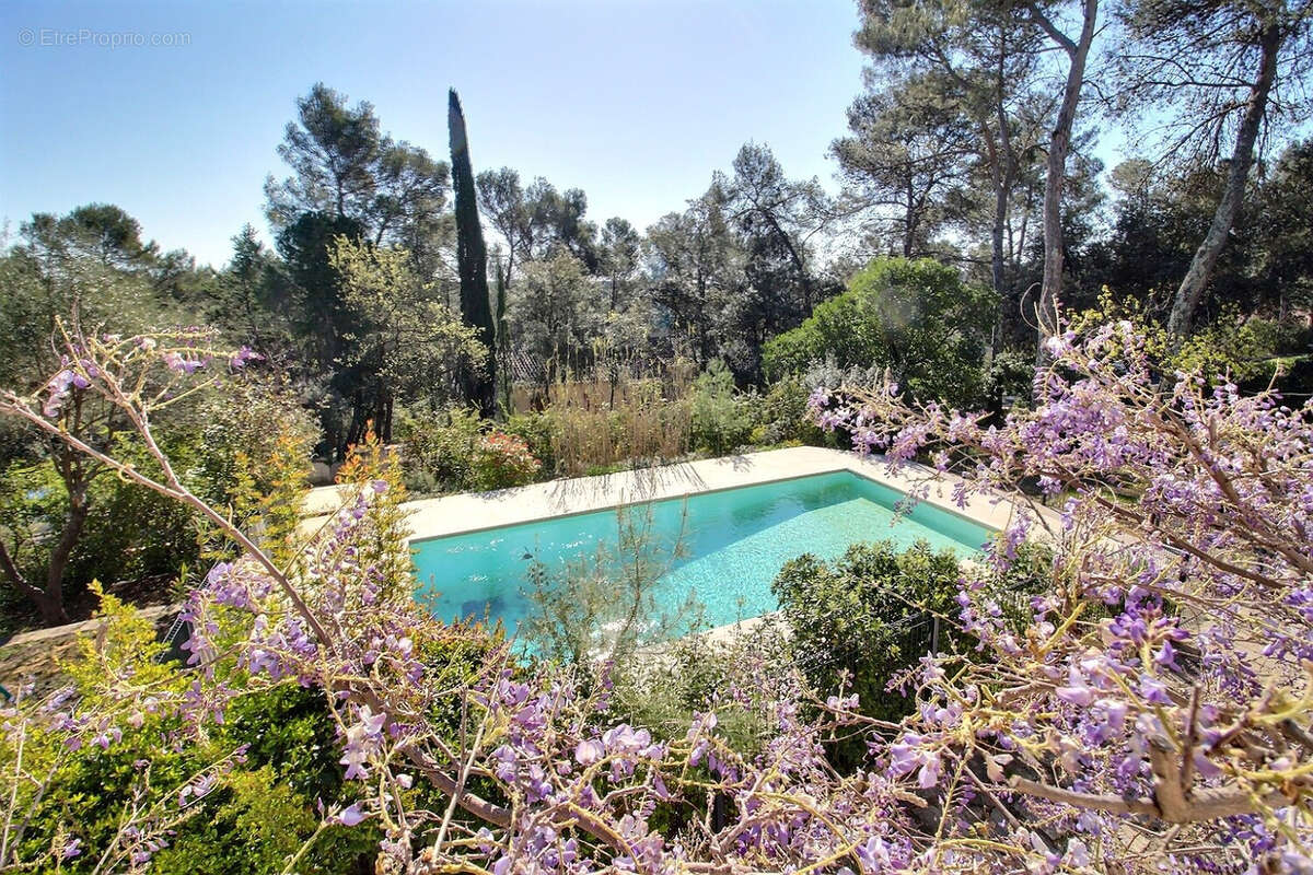 Maison à SAINT-CLEMENT-DE-RIVIERE