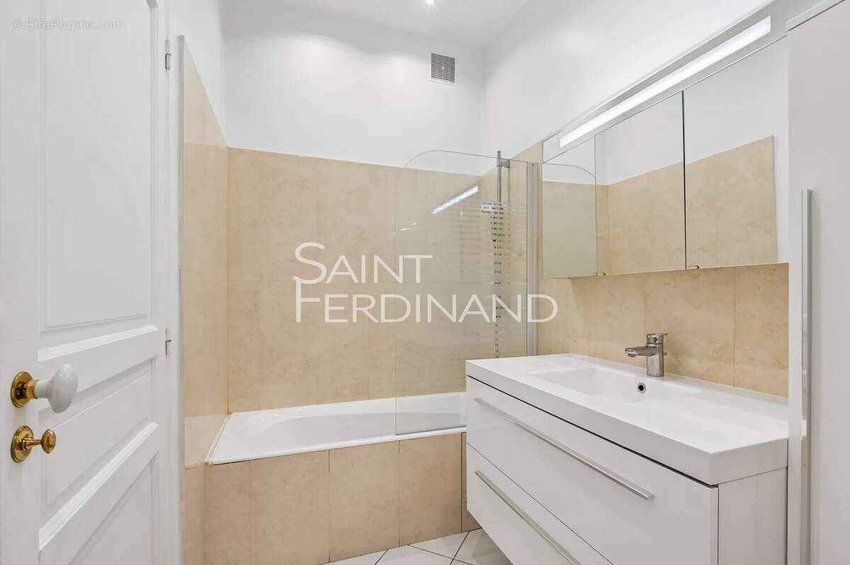 Appartement à NEUILLY-SUR-SEINE