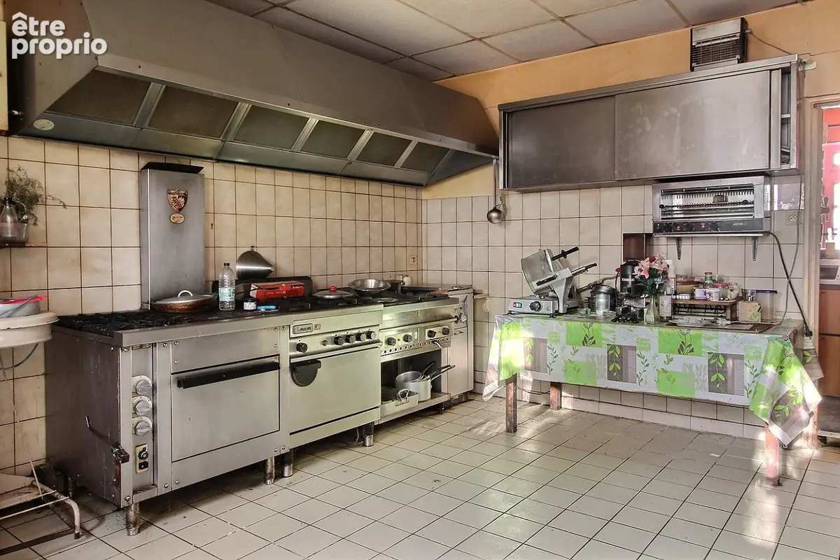LE PULEY , immeuble à usage commercial et d'habitation - photo 7