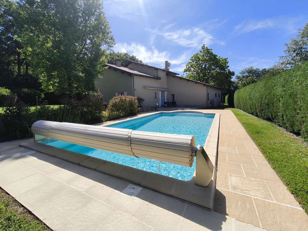 Maison à CHAILLAC-SUR-VIENNE
