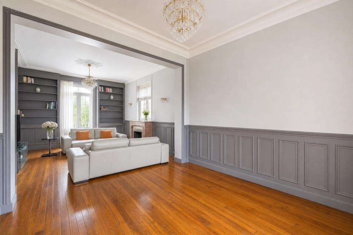 Belle maison individuelle de 250 m² sur terrain piscinable à découvrir ! - photo 23