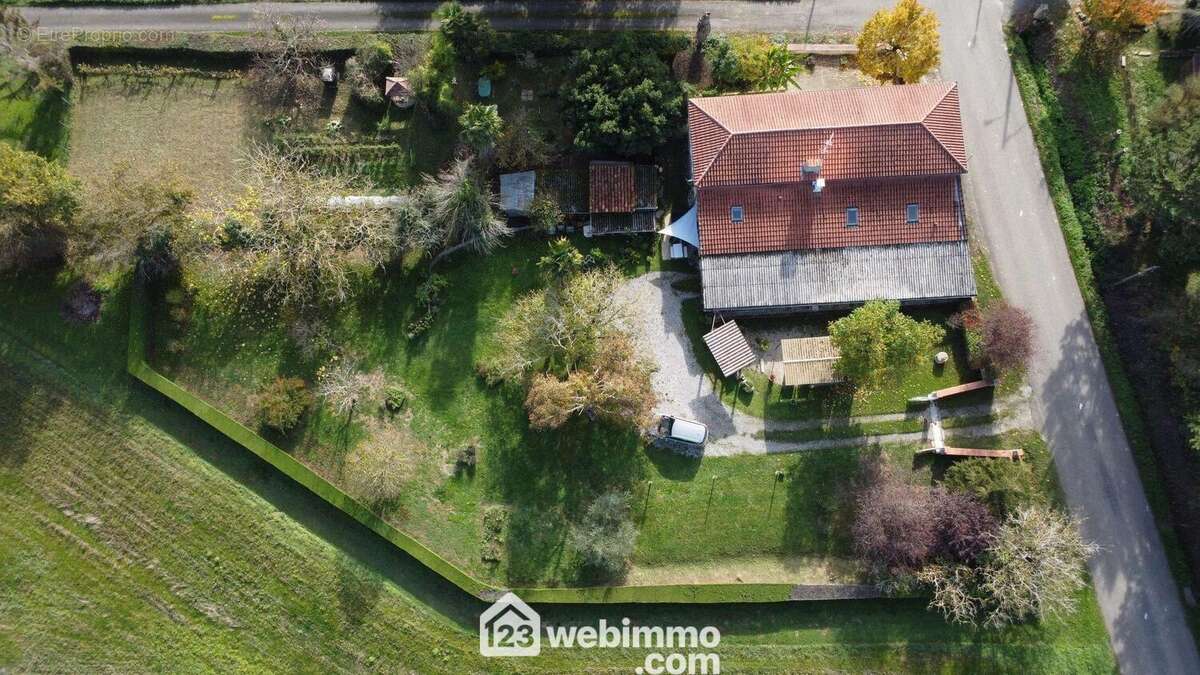 Maison 240 m² à Roquebrune  - photo 2