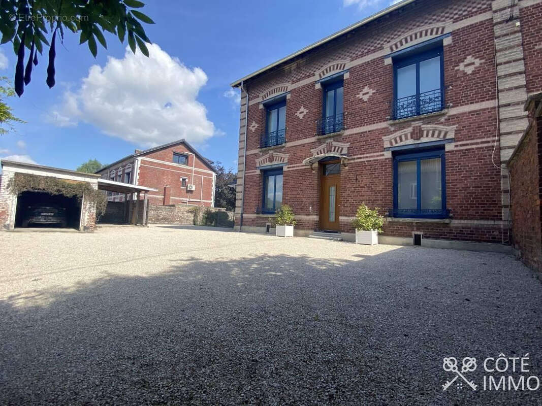 Maison à COURRIERES