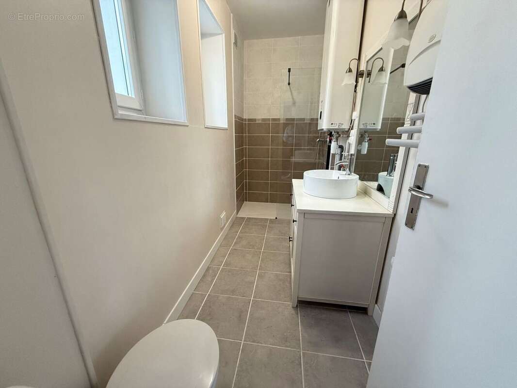 Maison à AINAY-LE-CHATEAU