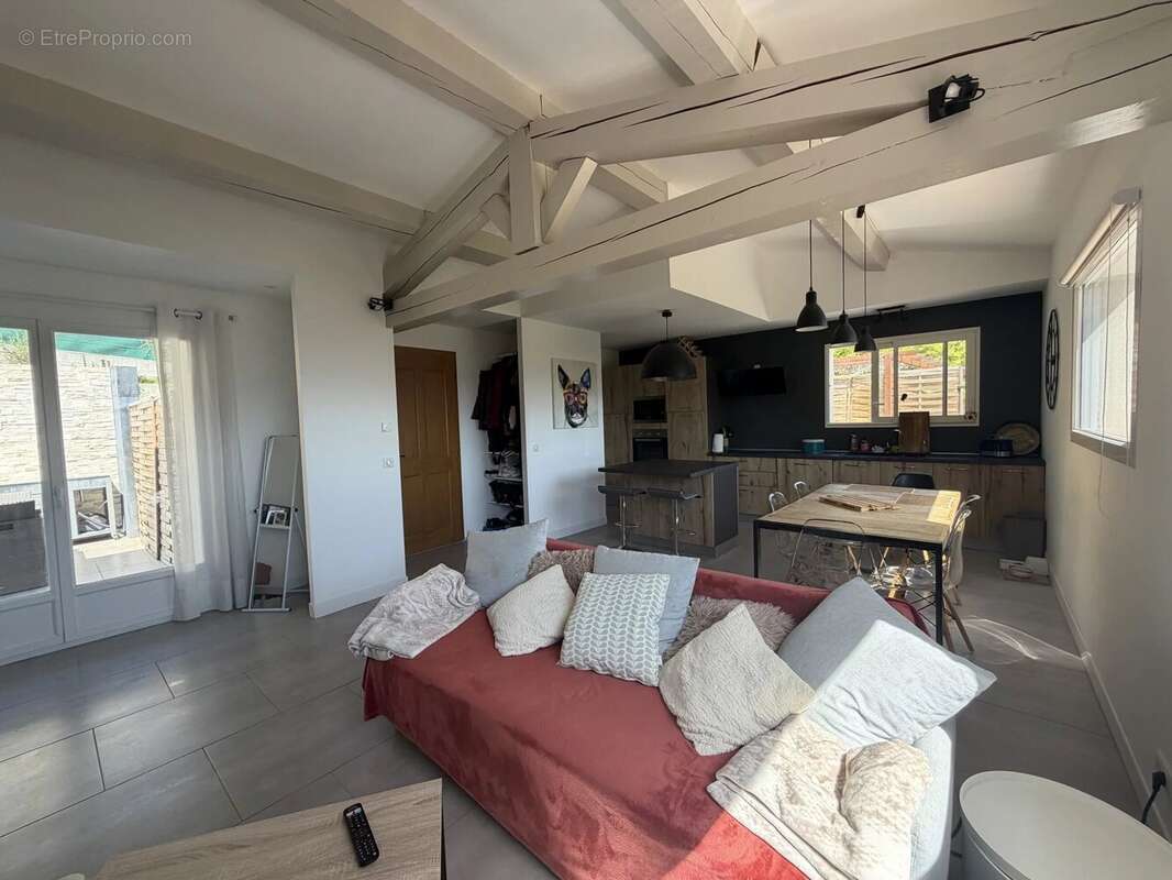 Maison à BERRE-LES-ALPES