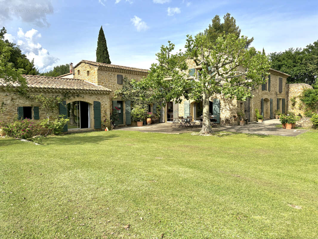 Mas rénové, avec cachet, 5 chambres sur 3500 m2 de terrain avec piscine - photo 9