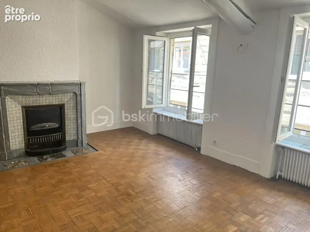 Centre Ville T2 55 m² Traversant Faibles charges Bon état - photo 2