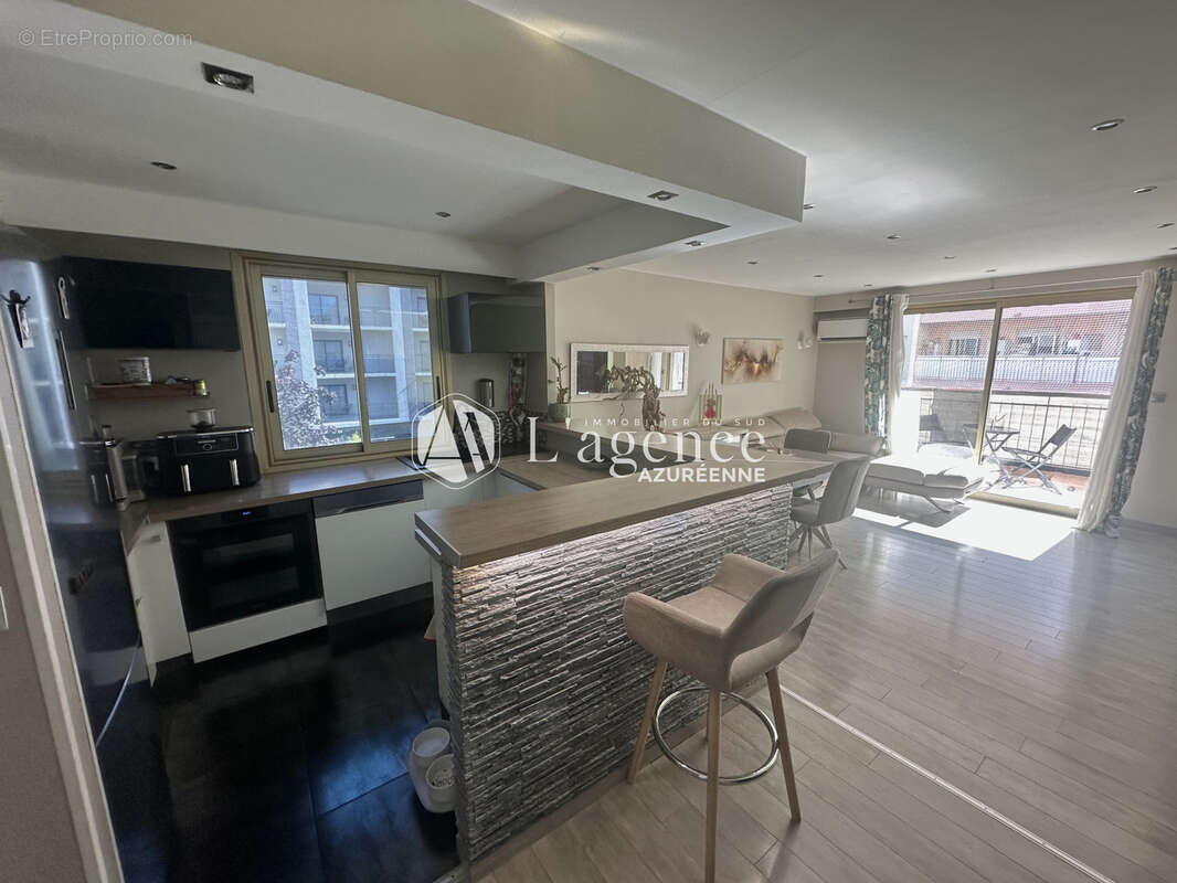 Appartement à SAINT-LAURENT-DU-VAR