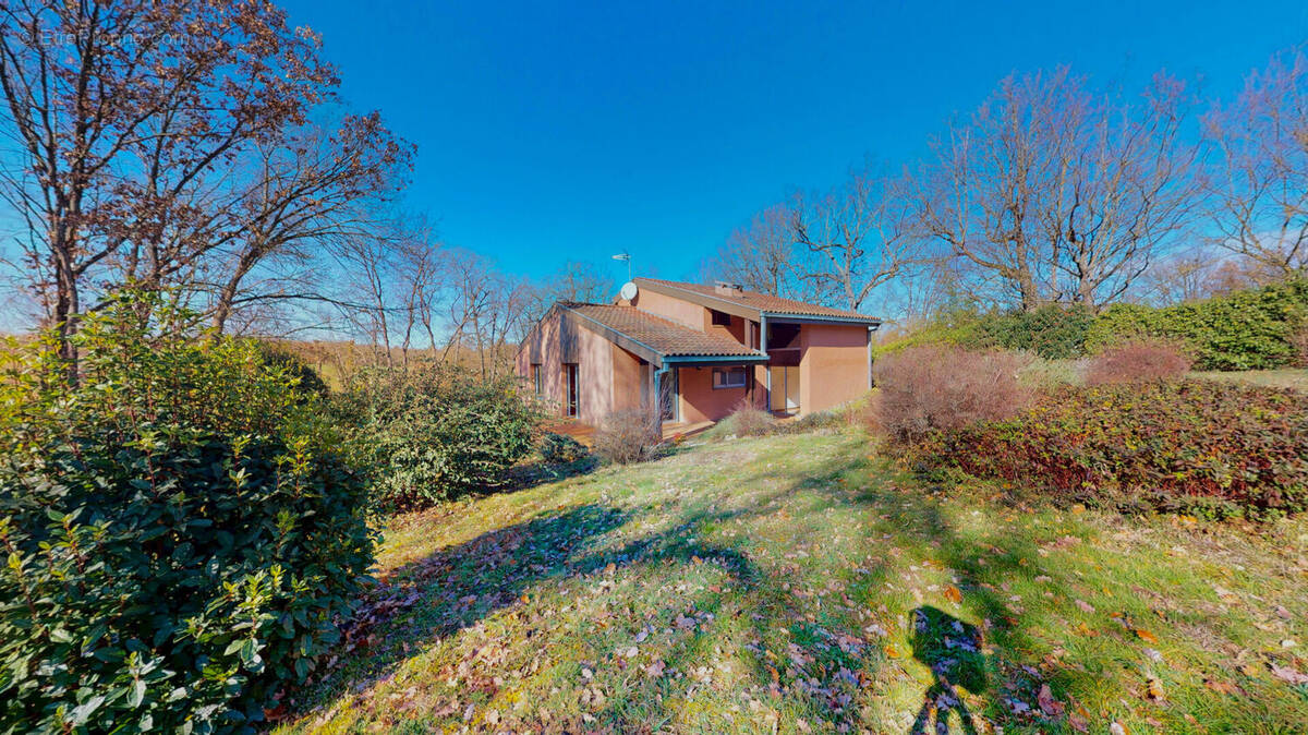 Maison à SAINT-CLAR-DE-RIVIERE