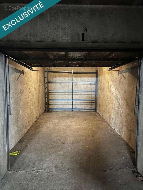 Photo 2 - Parking à LYON-8E