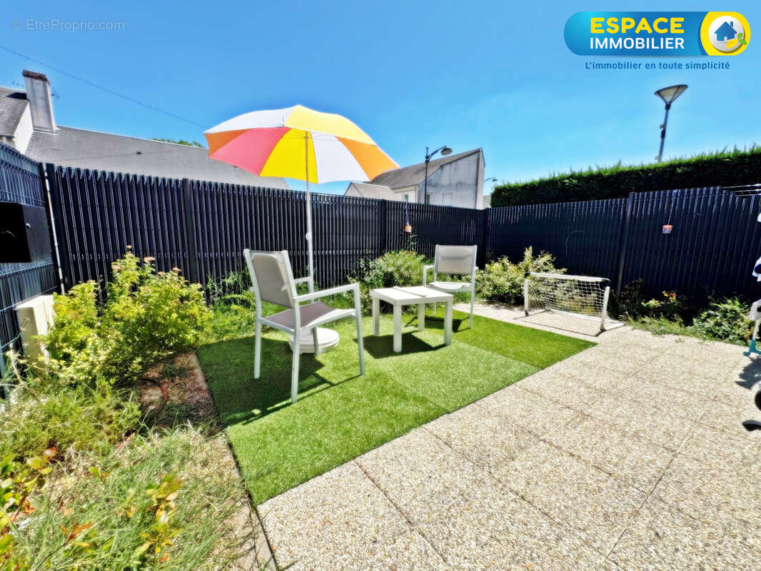 Maison à SAINT-DENIS-DE-L&#039;HOTEL