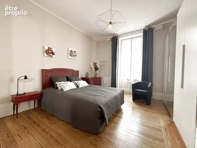 AUTUN, en centre ville, grand T5 de standing de 3 chambres, balcon et grande cave. - photo 6
