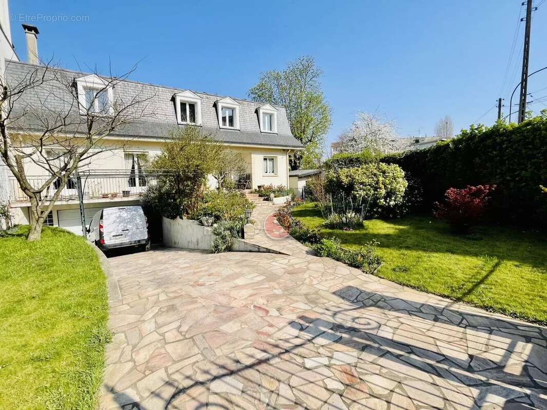 Maison 160 m² à Le Raincy  - photo 15