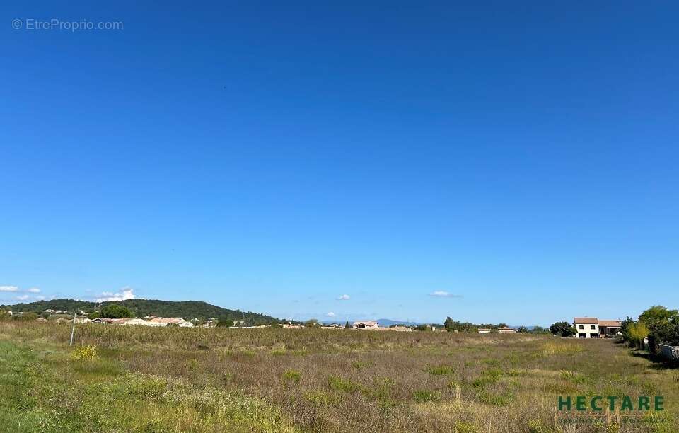 Terrain à RIBAUTE-LES-TAVERNES