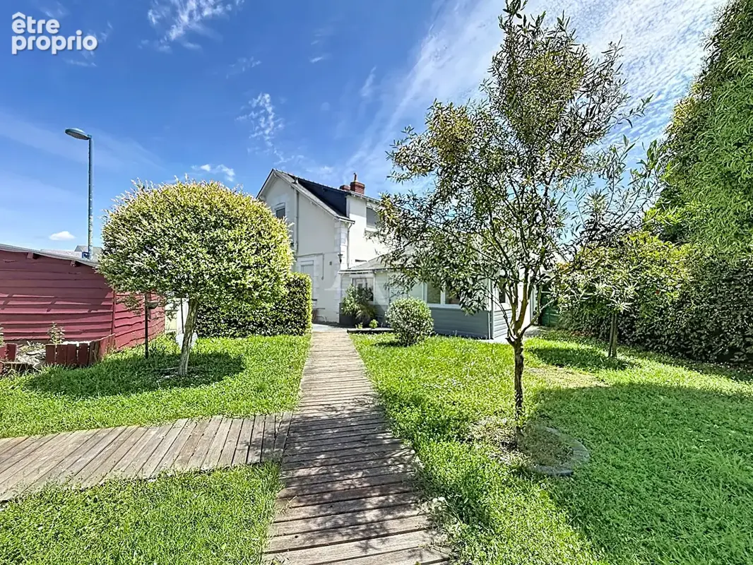 Photo Maison à Saint-Barthelemy-D'anjou au prix de 299 900€