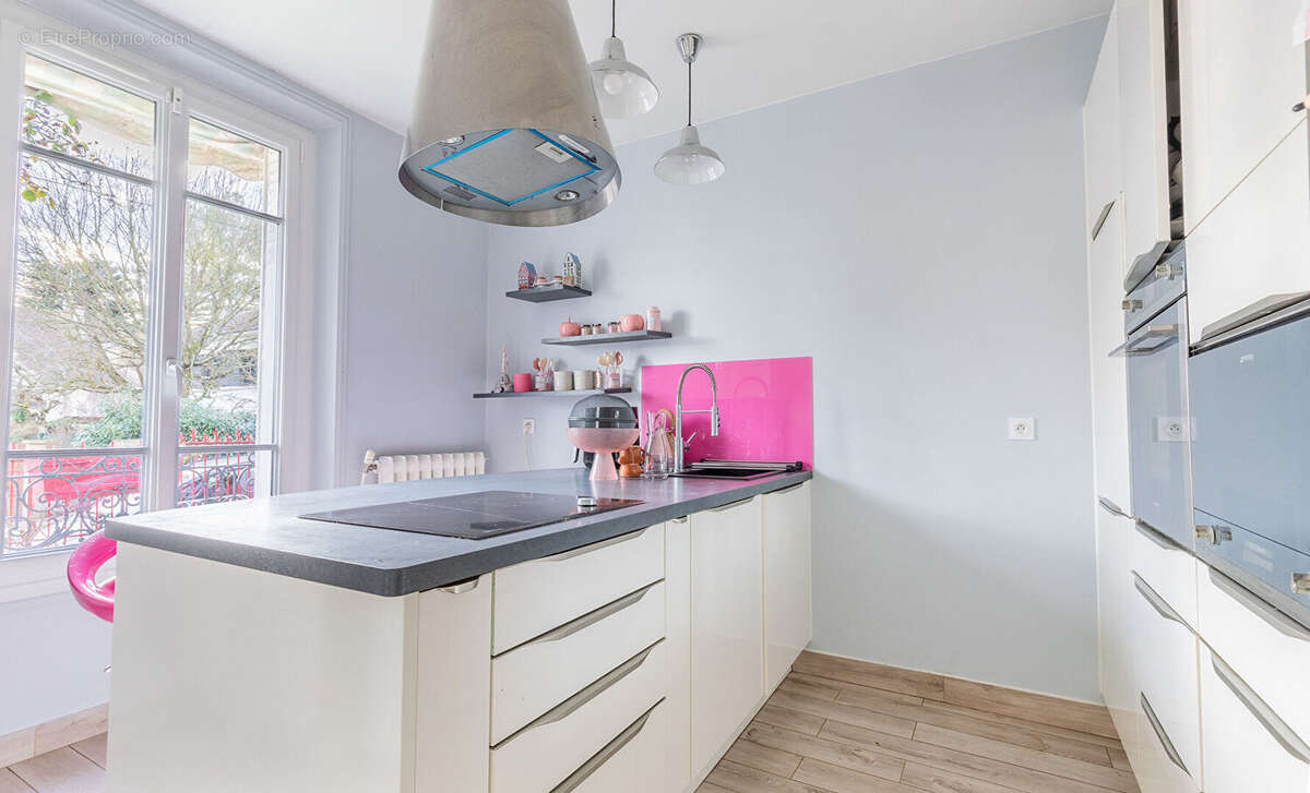 Maison à VERRIERES-LE-BUISSON