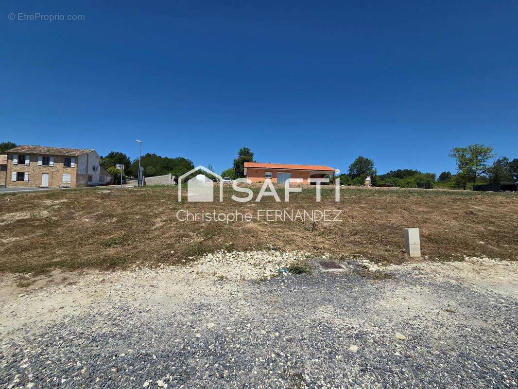 Terrain 586 m² à Boisredon  - photo 2