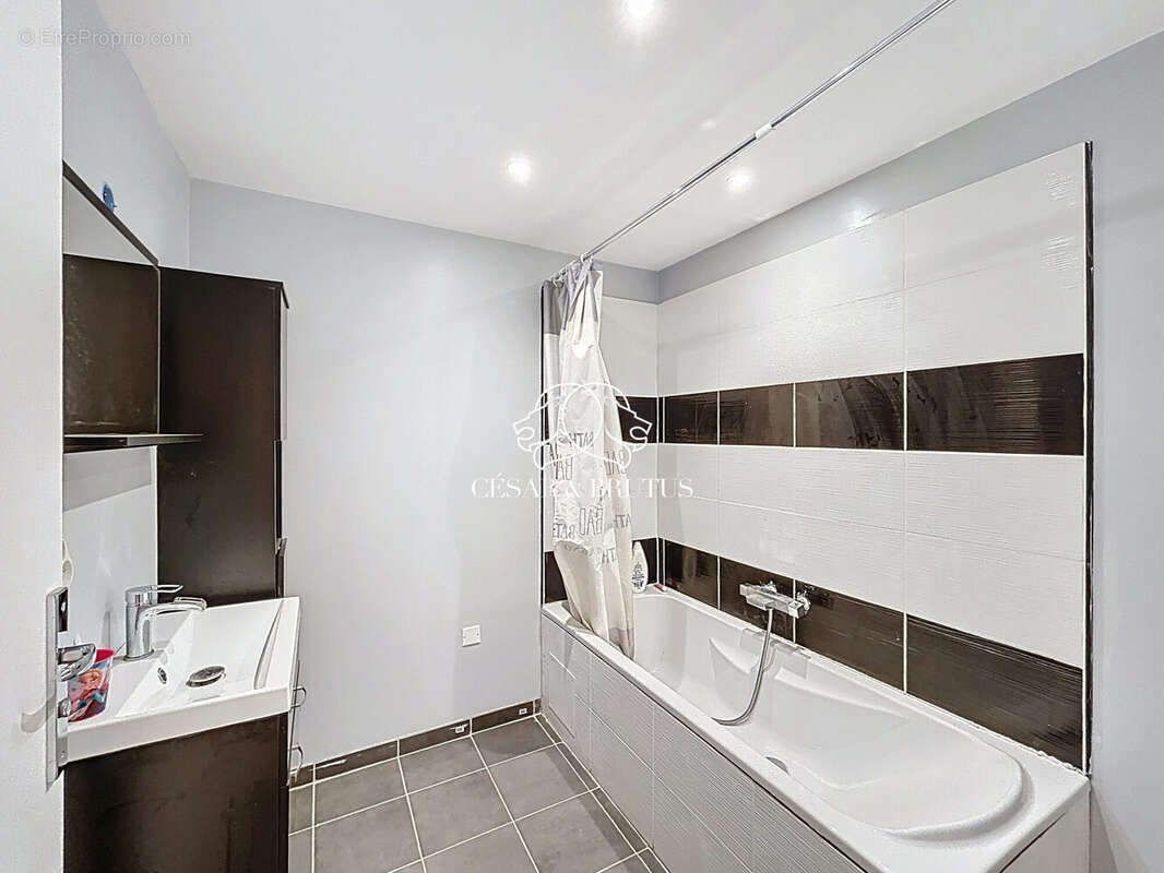 Maison à SAINT-CHRISTOPHE-EN-BRIONNAIS