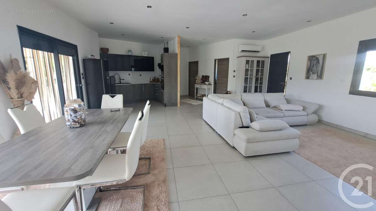 Maison à CAMPAGNE-SUR-ARIZE