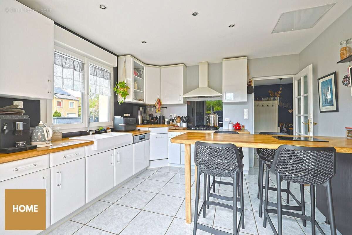Maison 200 m² à Saint-Nicolas-De-Port  - photo 5