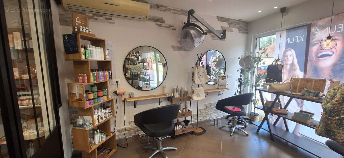 Commerce à THORIGNY-SUR-OREUSE