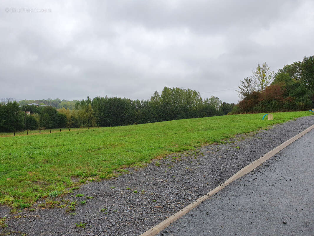 Terrain à LONNY