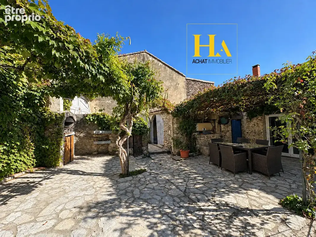 Maison de caractère de 433 m² avec gîte - Saint-Marcel-d'Ardèche - photo 2