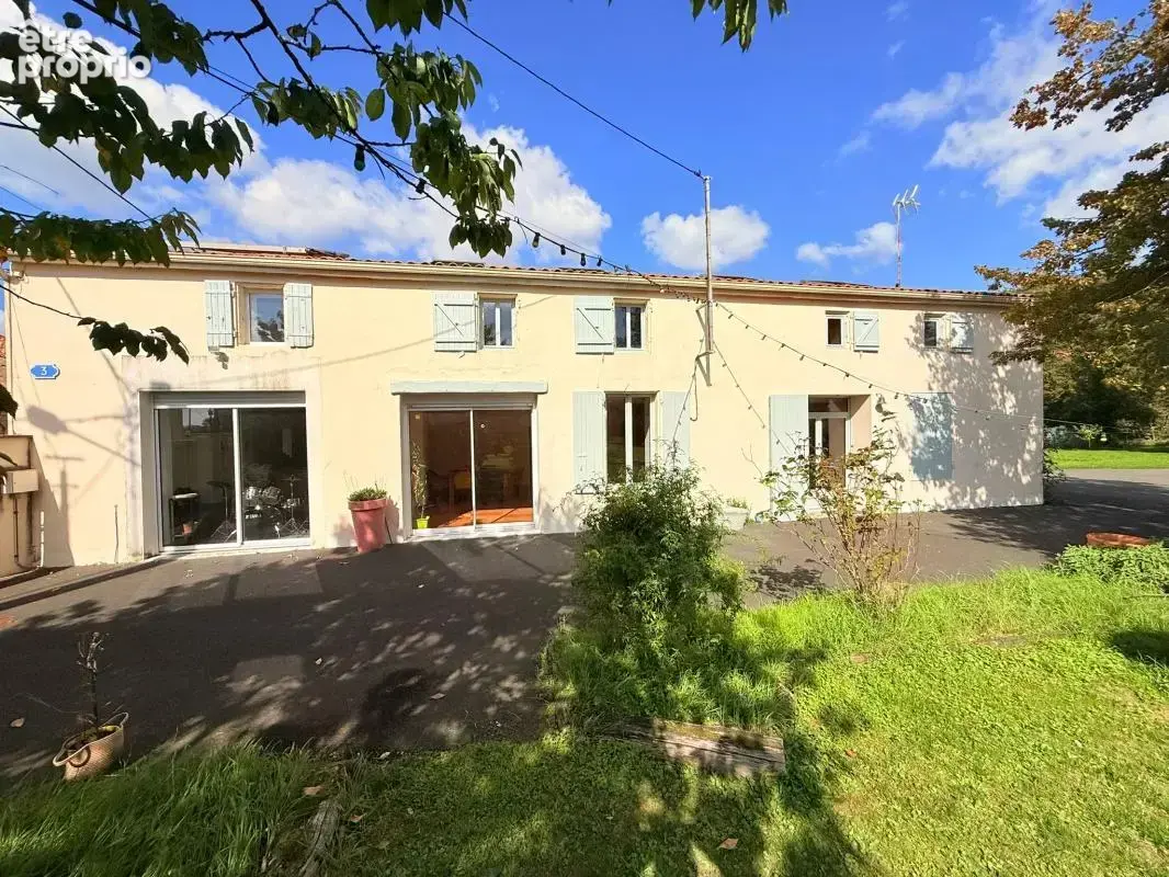 Maison spacieuse à vendre à Genouillé - photo 2