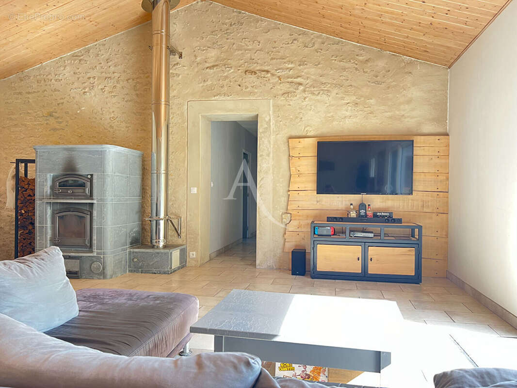 Maison à VOUILLE-LES-MARAIS