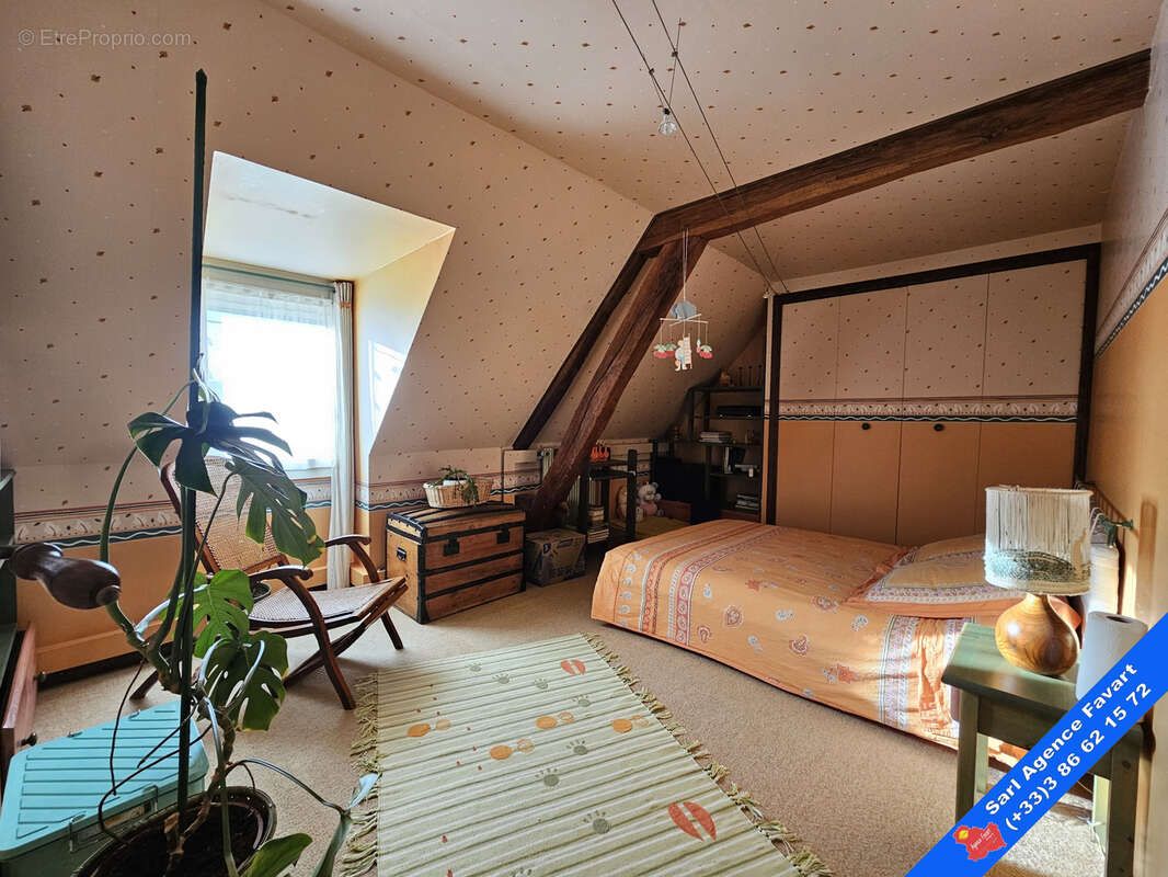 Maison à LA CELLE-SAINT-CYR