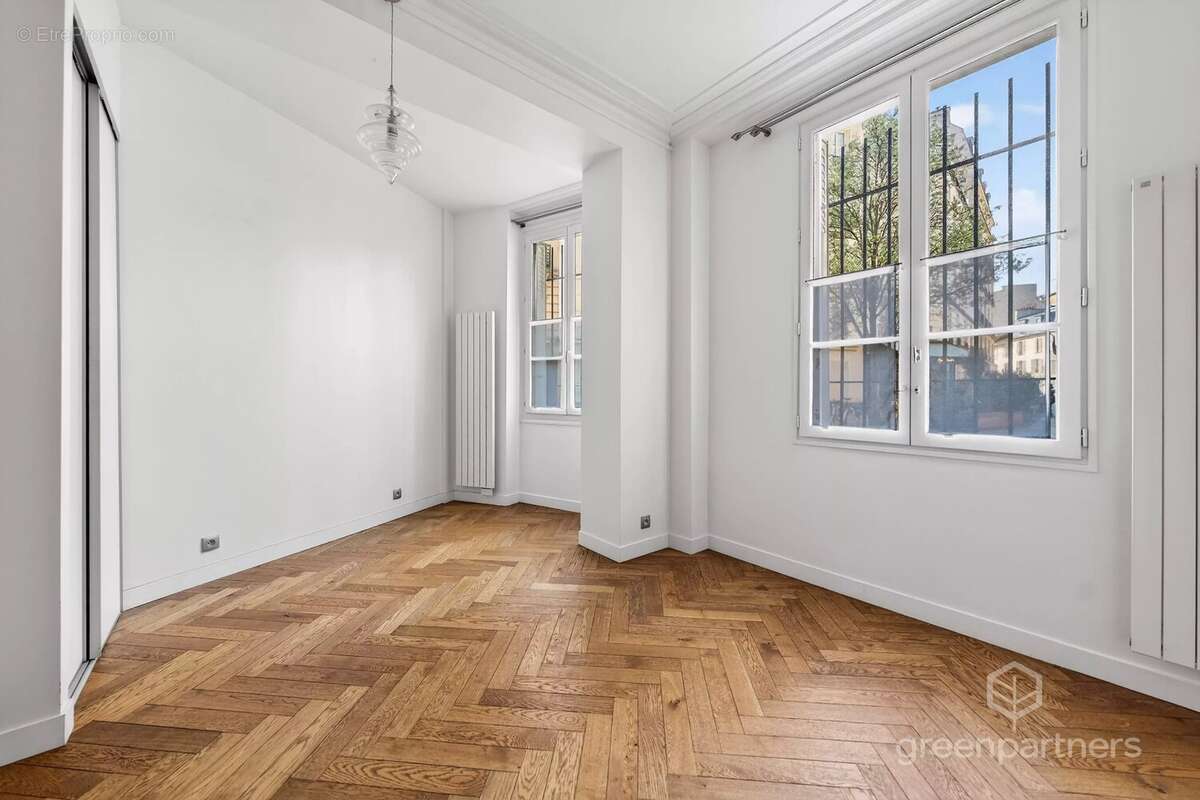 Appartement à PARIS-14E