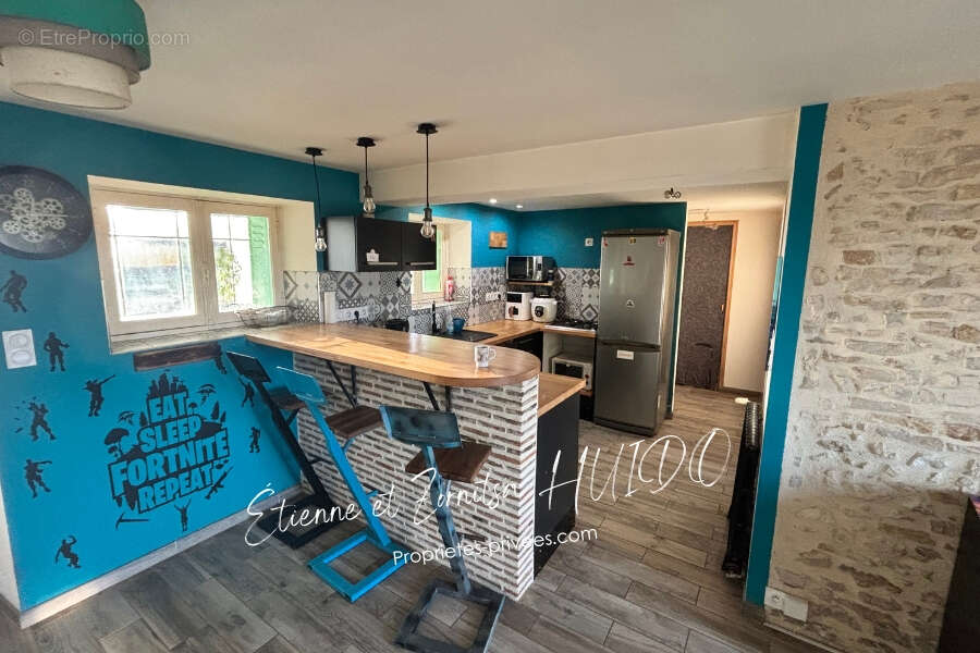 Maison à LA CHAPELLE-SAINT-LAURIAN