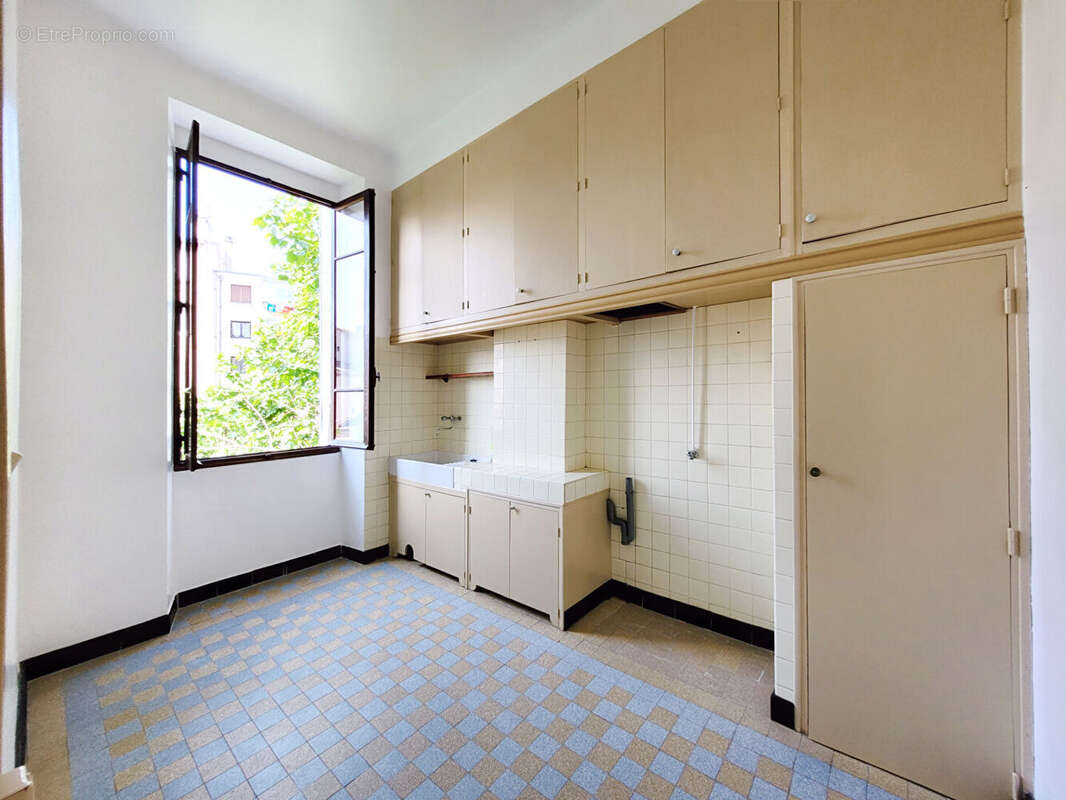 Appartement à MARSEILLE-5E