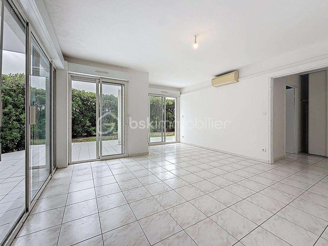 Appartement 2 pièces de 59 m2 avec jardin de 130 m2 + parking et cave - photo 10
