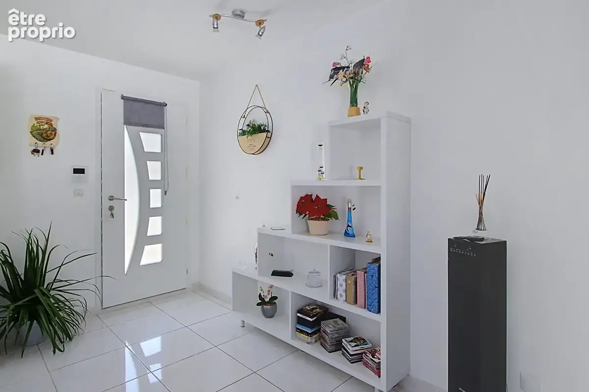 A VENDRE EN EXCLUSIVITÉ- Maison d'environ 120m2 à Vidauban- Terrain 1300m2,- piscine- cuisine d'été- garage - car port - photo 3