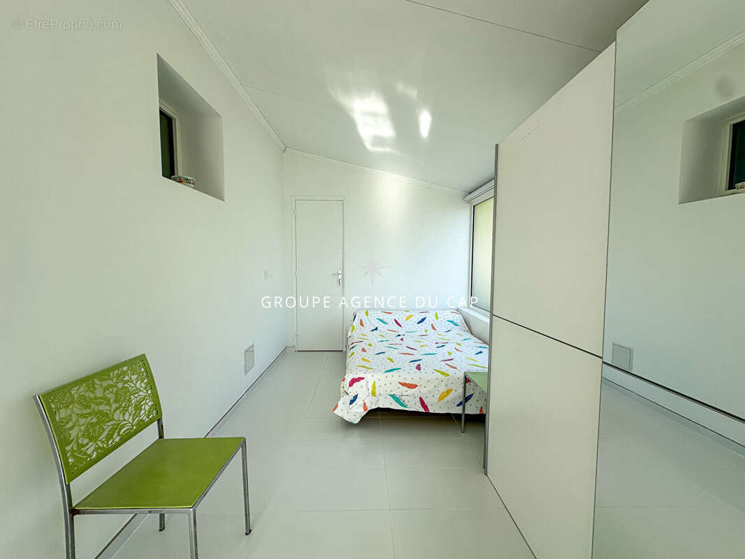 À vendre villa 4 pièces avec vue mer et studio indépendant, 15min a pied du centre ville de saint aygulf - photo 12