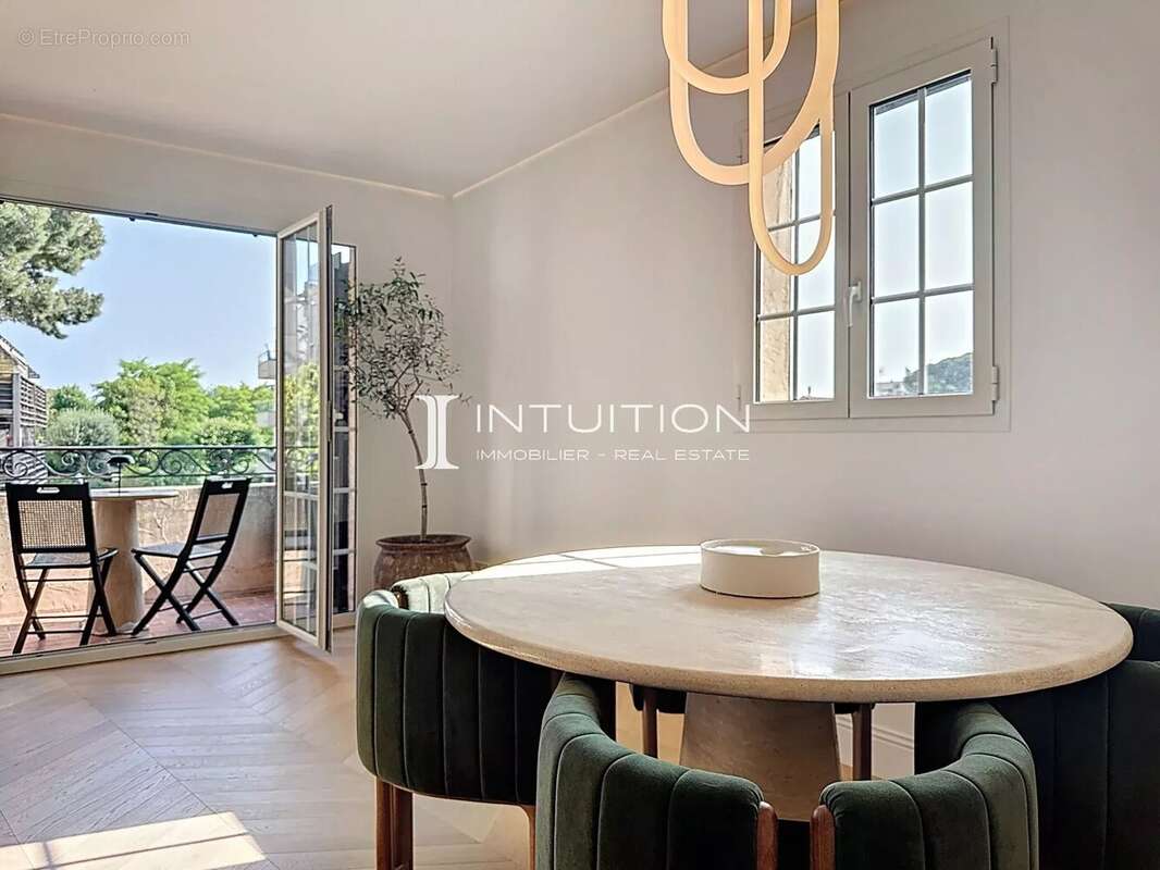 Appartement à SAINT-LAURENT-DU-VAR