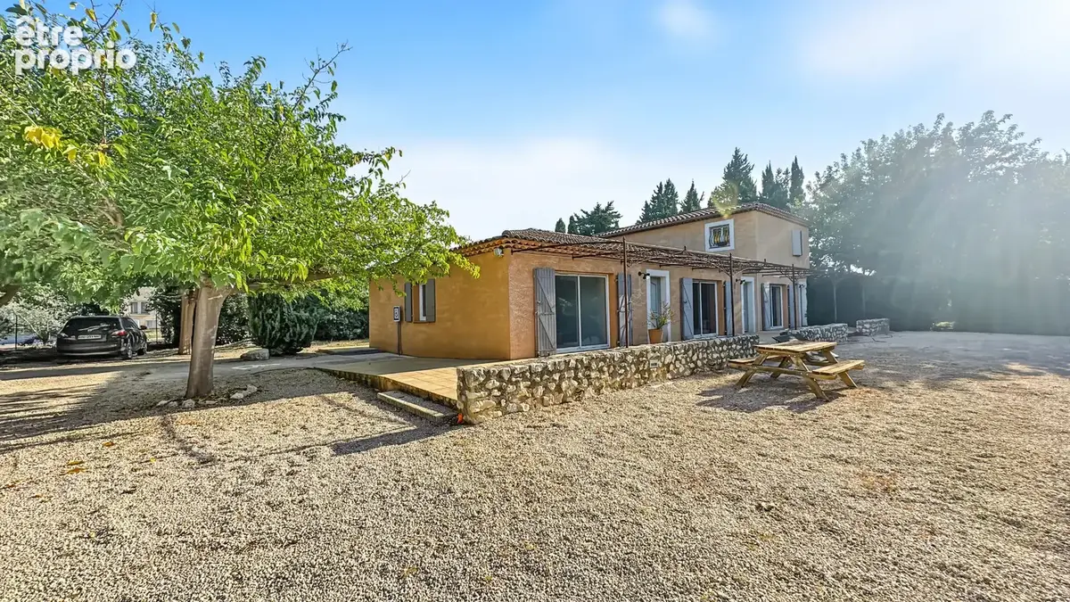 Ensemble immobilier avec locaux professionnels et appartement à Maussane-les-Alpilles - photo 11