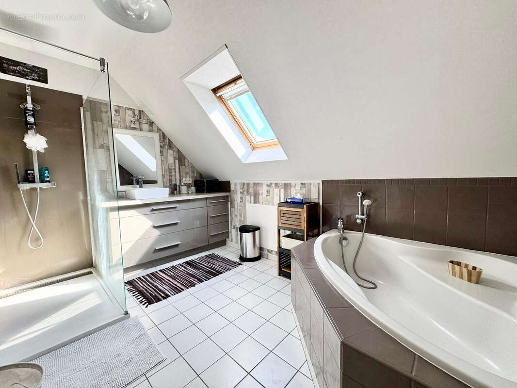 Maison à BIVILLE-LA-BAIGNARDE