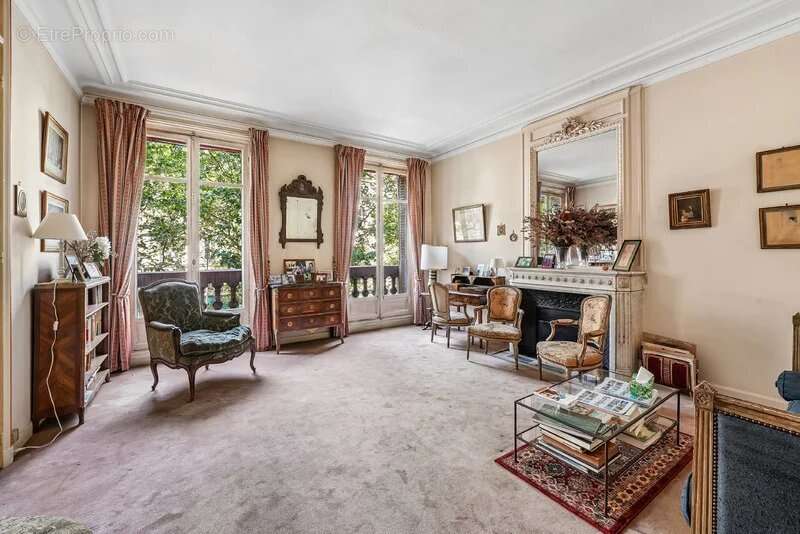 Appartement à PARIS-7E