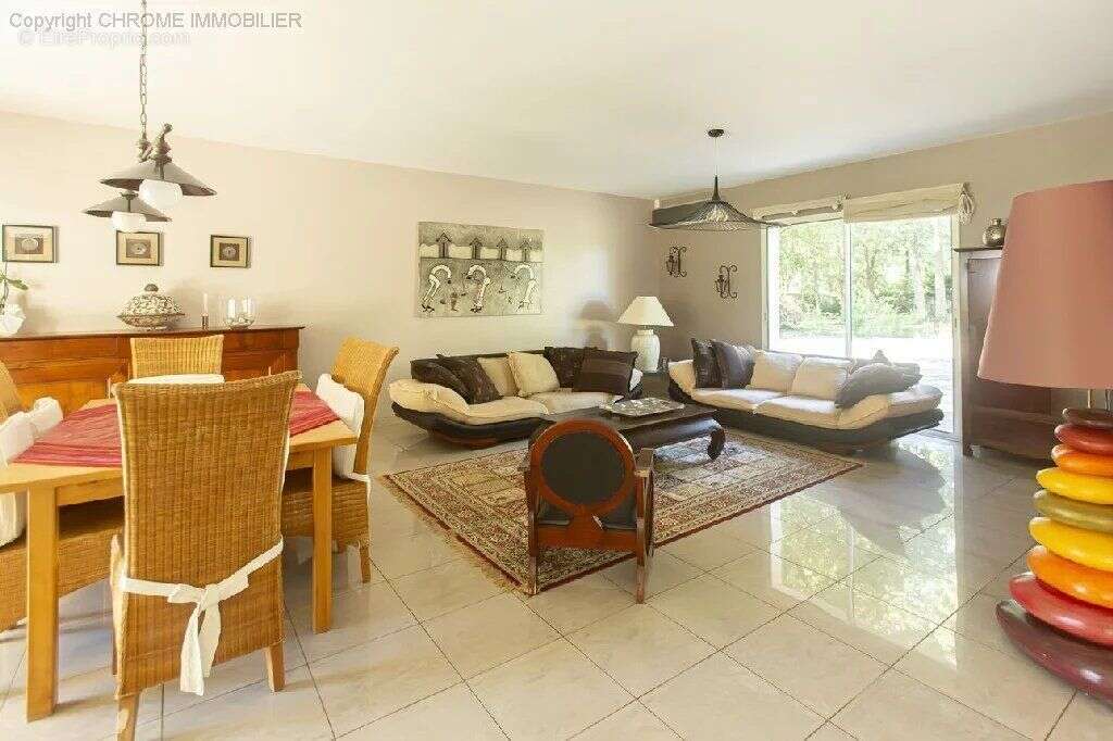 Maison à FOURQUES-SUR-GARONNE