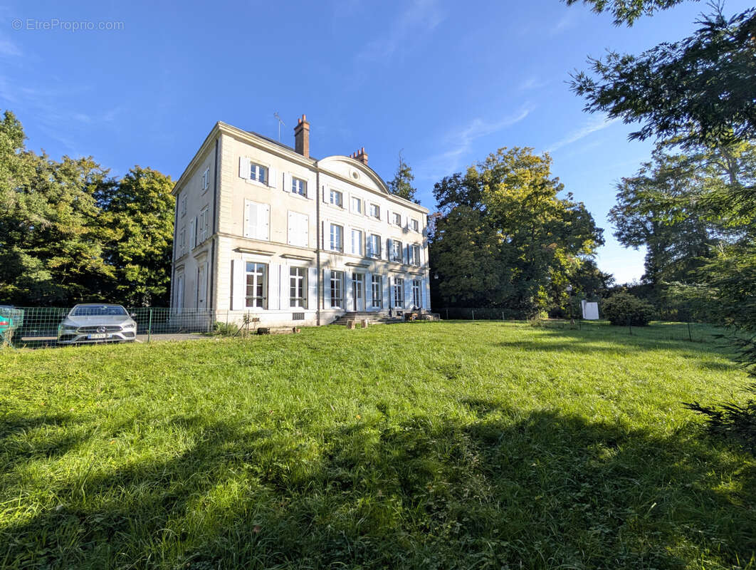 Appartement à SAINT-JEAN-DE-BRAYE