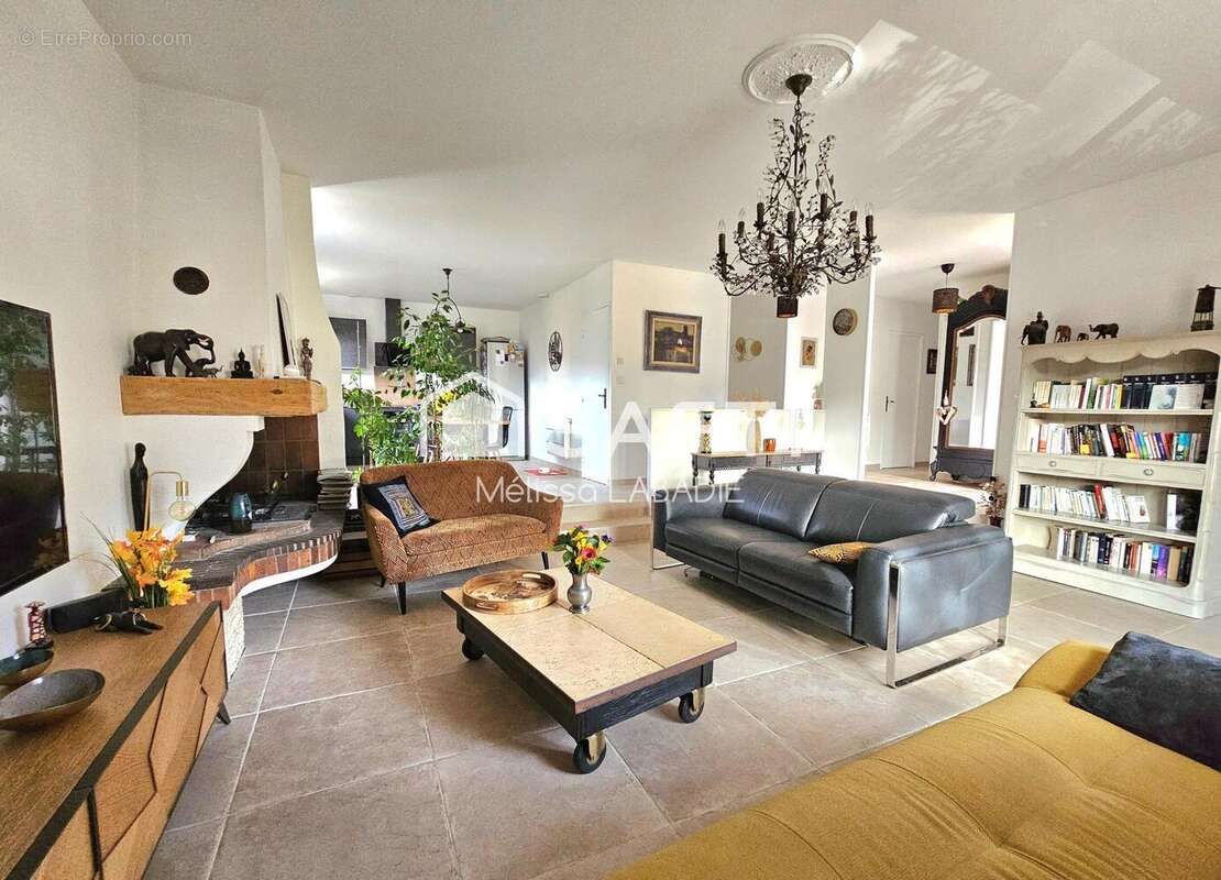 Photo 3 - Maison à LE REVEST-LES-EAUX