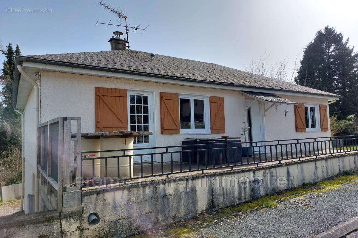 Maison à EGLETONS