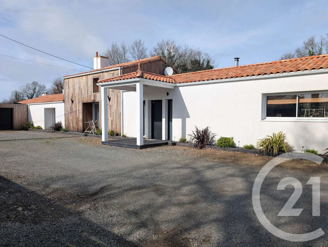 Maison à GROSBREUIL