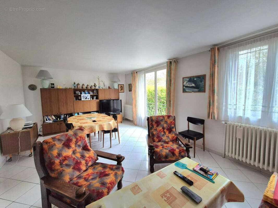Photo 2 - Maison à AUFFREVILLE-BRASSEUIL