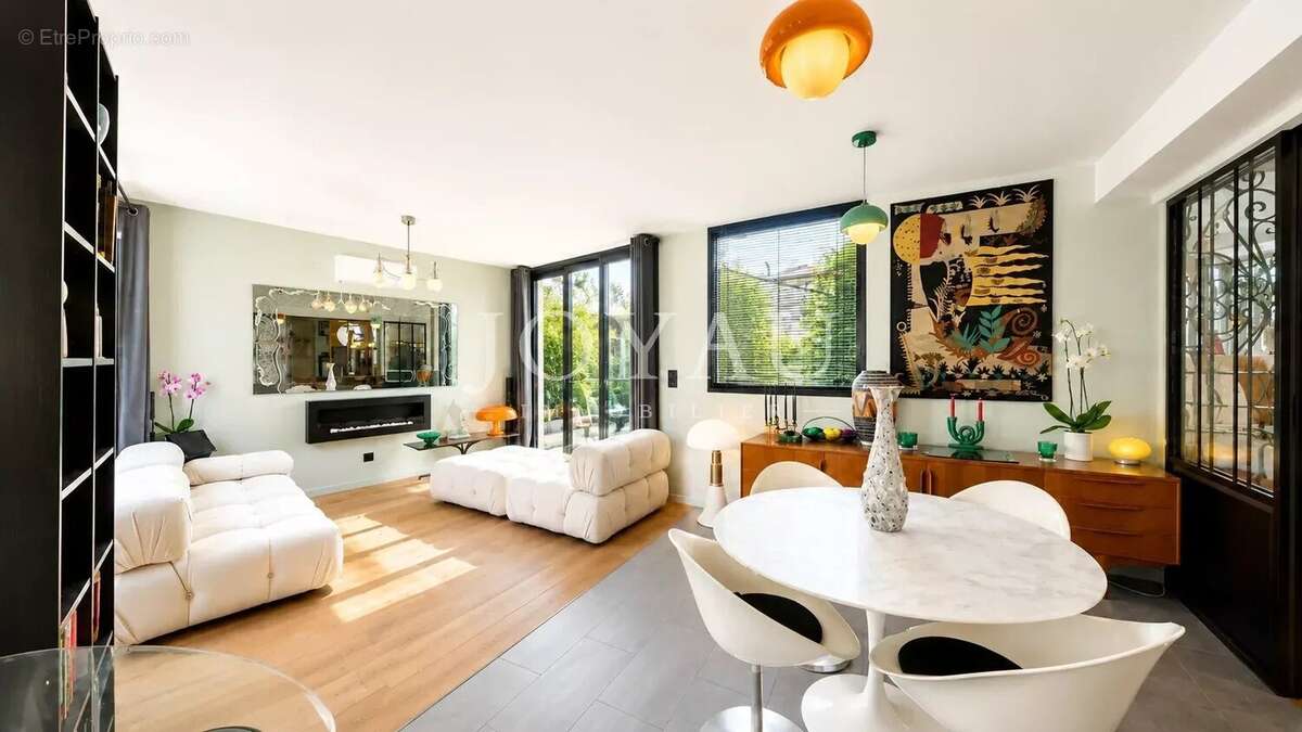 Maison familiale avec piscine et garage – Côte Pavée, à proximité immédiate des écoles - photo 3