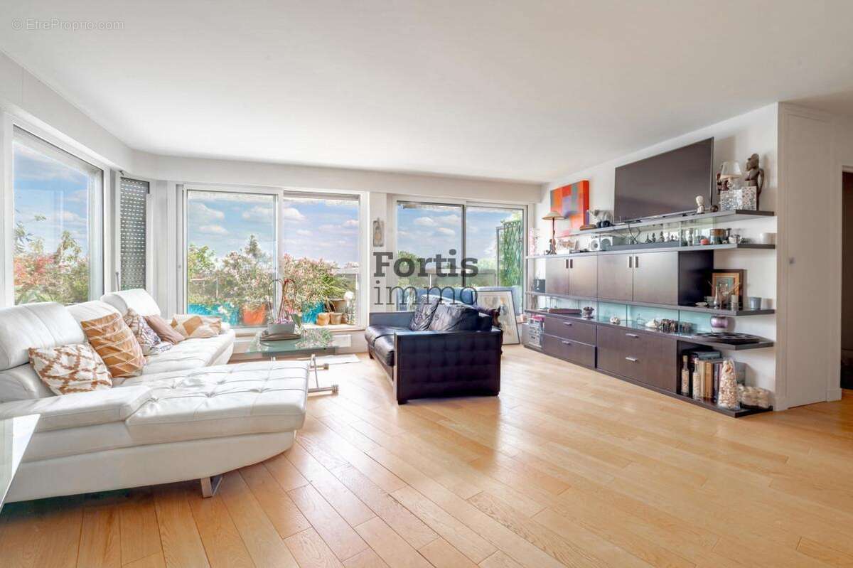 Appartement à PARIS-14E