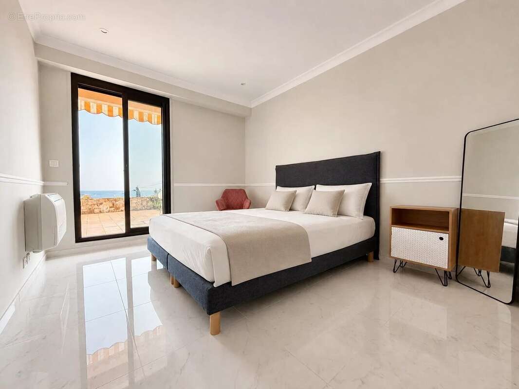 ROQUEBRUNE-CAP-MARTIN QUARTIER VIGIE - À vendre, appartement avec vue mer panoramique à la frontière de Monaco - photo 7